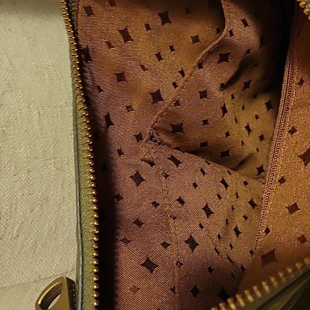 NWT: Leather Fossil Explorer Crossbody - Picture 7 of 16